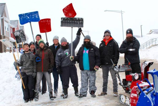 könyvelés St. John’s volunteers shovel snow for strangers