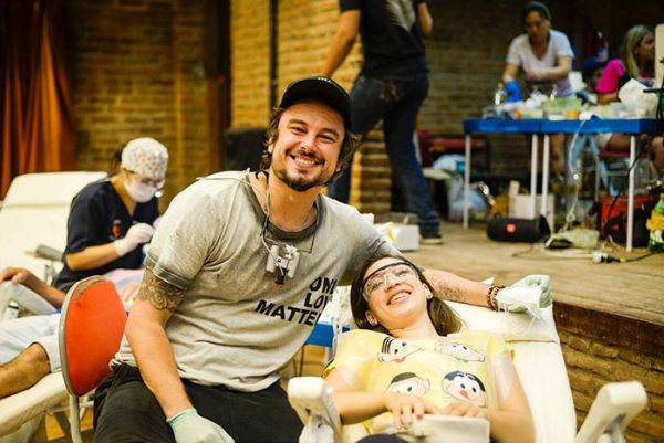 Brazilian Dentist Travels to Treat the Teeth of Poor People for Free